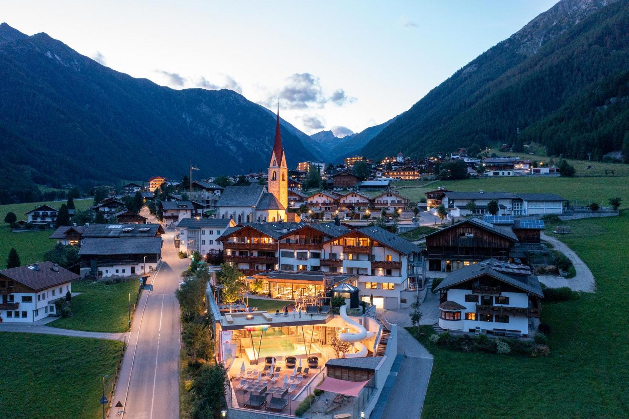 Familienhotel Huber Vals Buitenkant foto